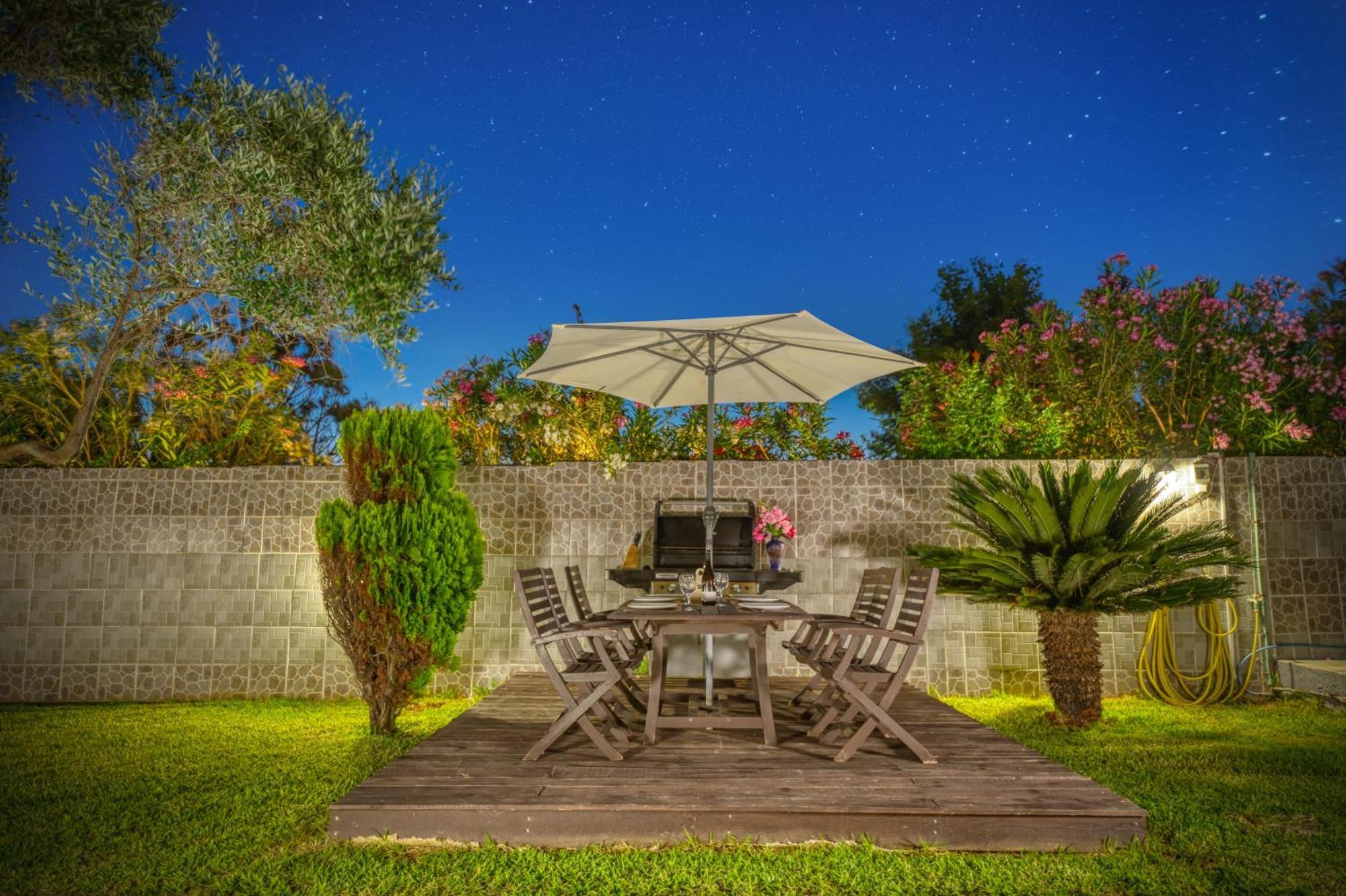 Villa Angela Ágios Matthaíos Exterior foto