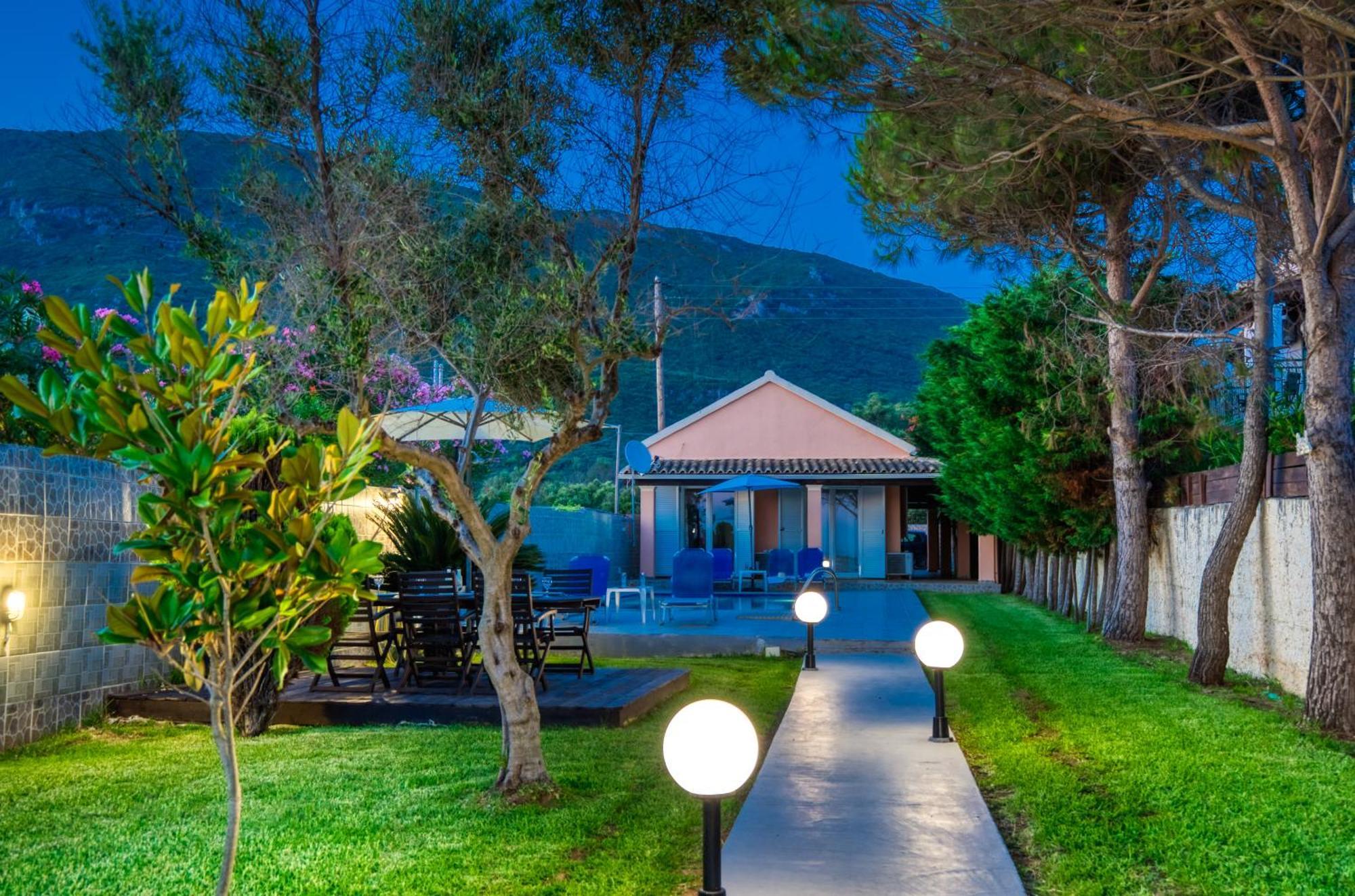 Villa Angela Ágios Matthaíos Exterior foto