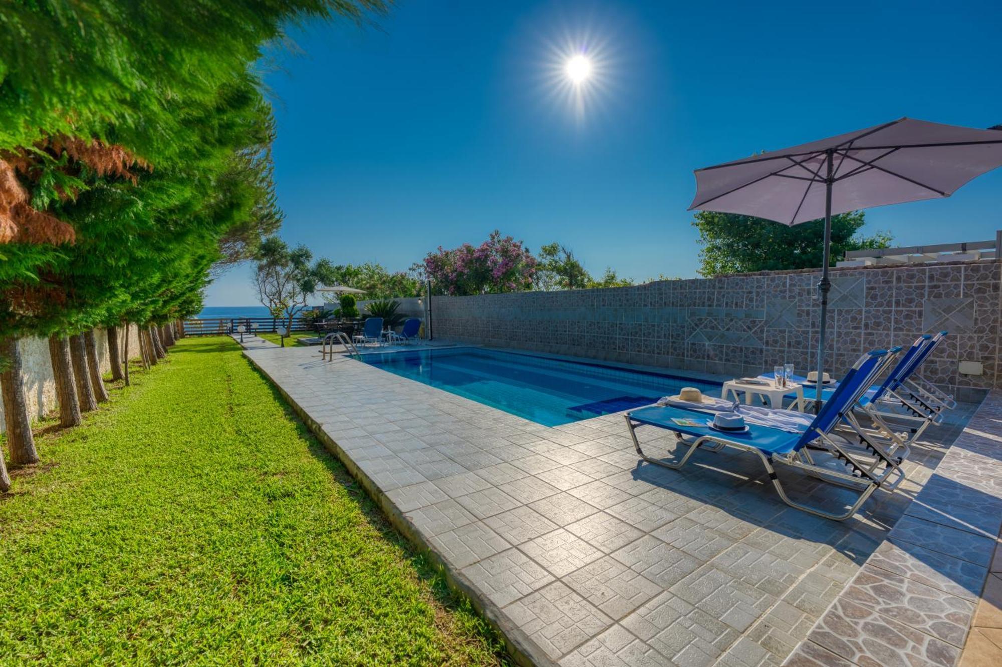Villa Angela Ágios Matthaíos Exterior foto